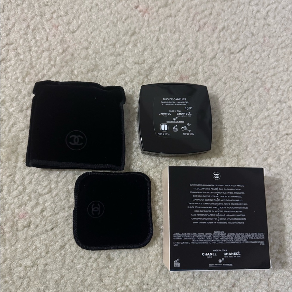 CHANEL Duo de Camélias Illuminating Powder - Picture 5 of 6